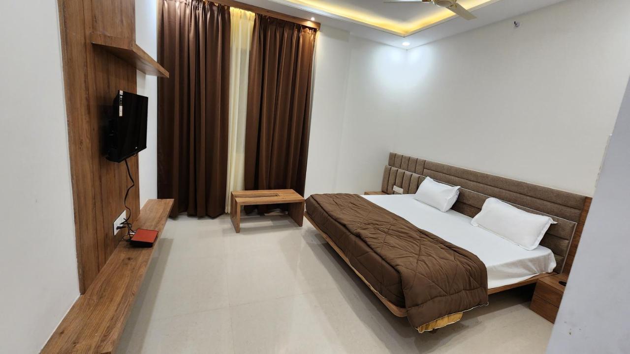 Aanandam Greens Hotel Sehore Ngoại thất bức ảnh