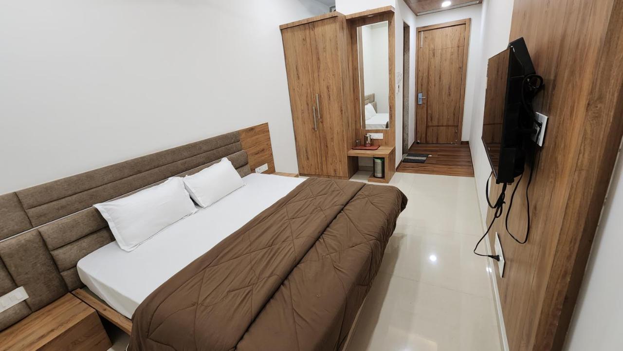 Aanandam Greens Hotel Sehore Ngoại thất bức ảnh