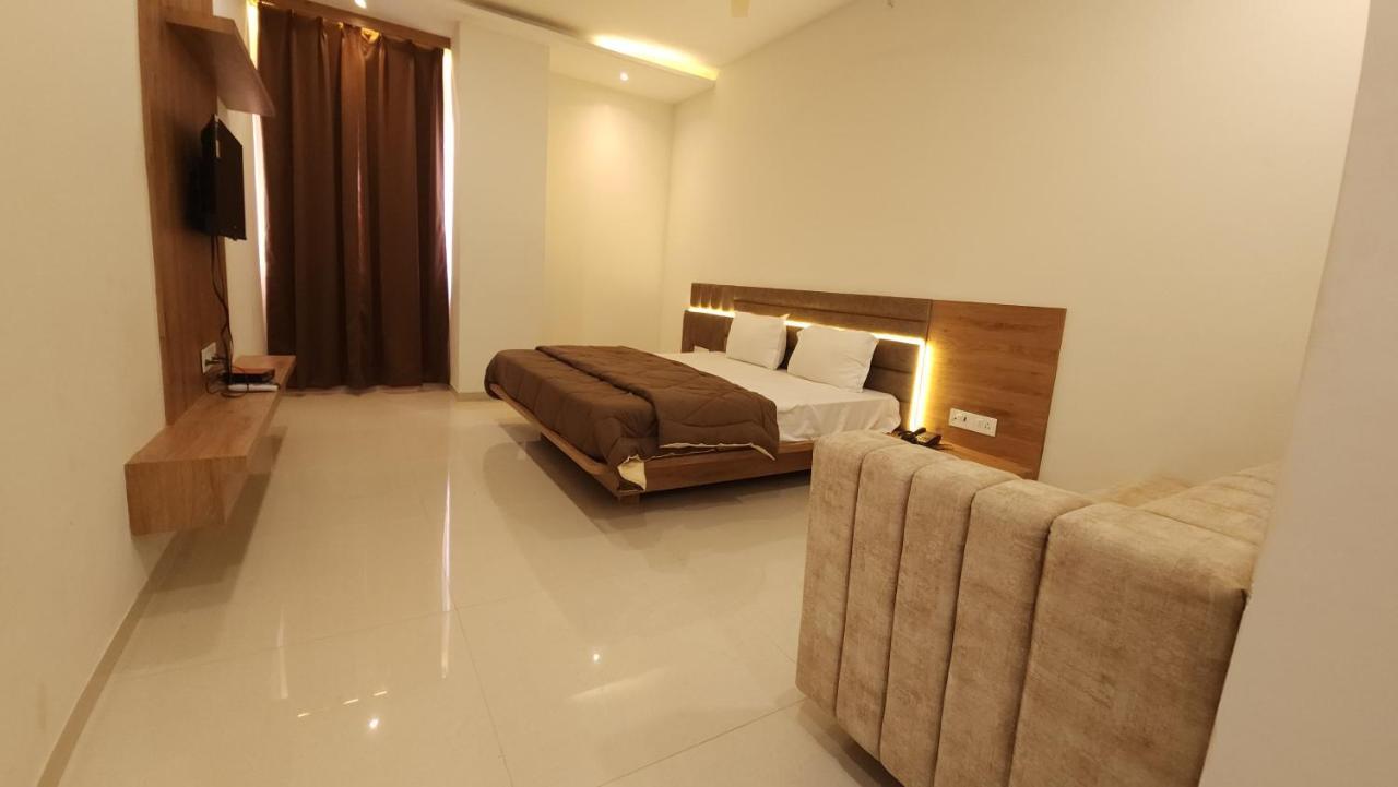 Aanandam Greens Hotel Sehore Ngoại thất bức ảnh
