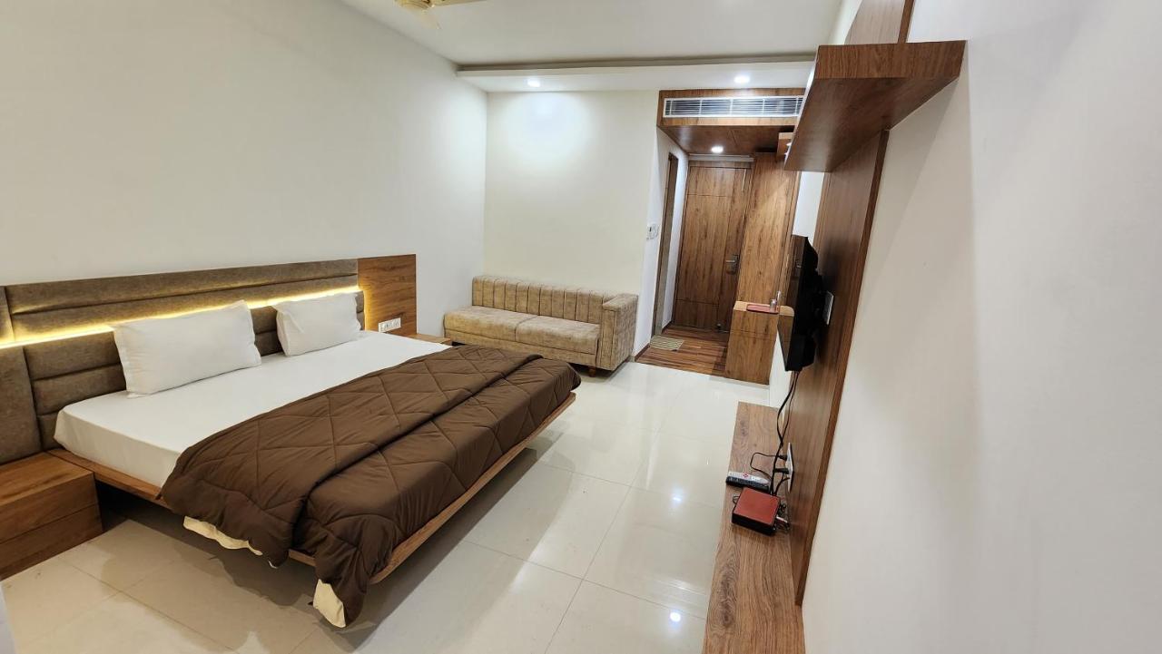Aanandam Greens Hotel Sehore Ngoại thất bức ảnh